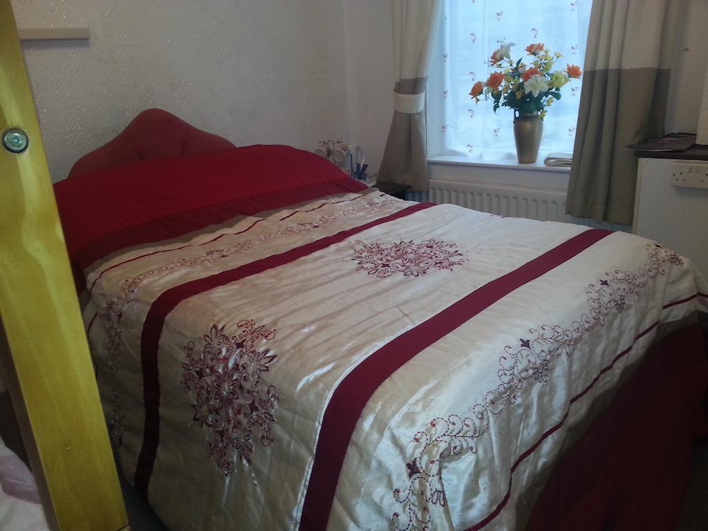 Bed and Breakfast Lynwood Блекпул Номер фото